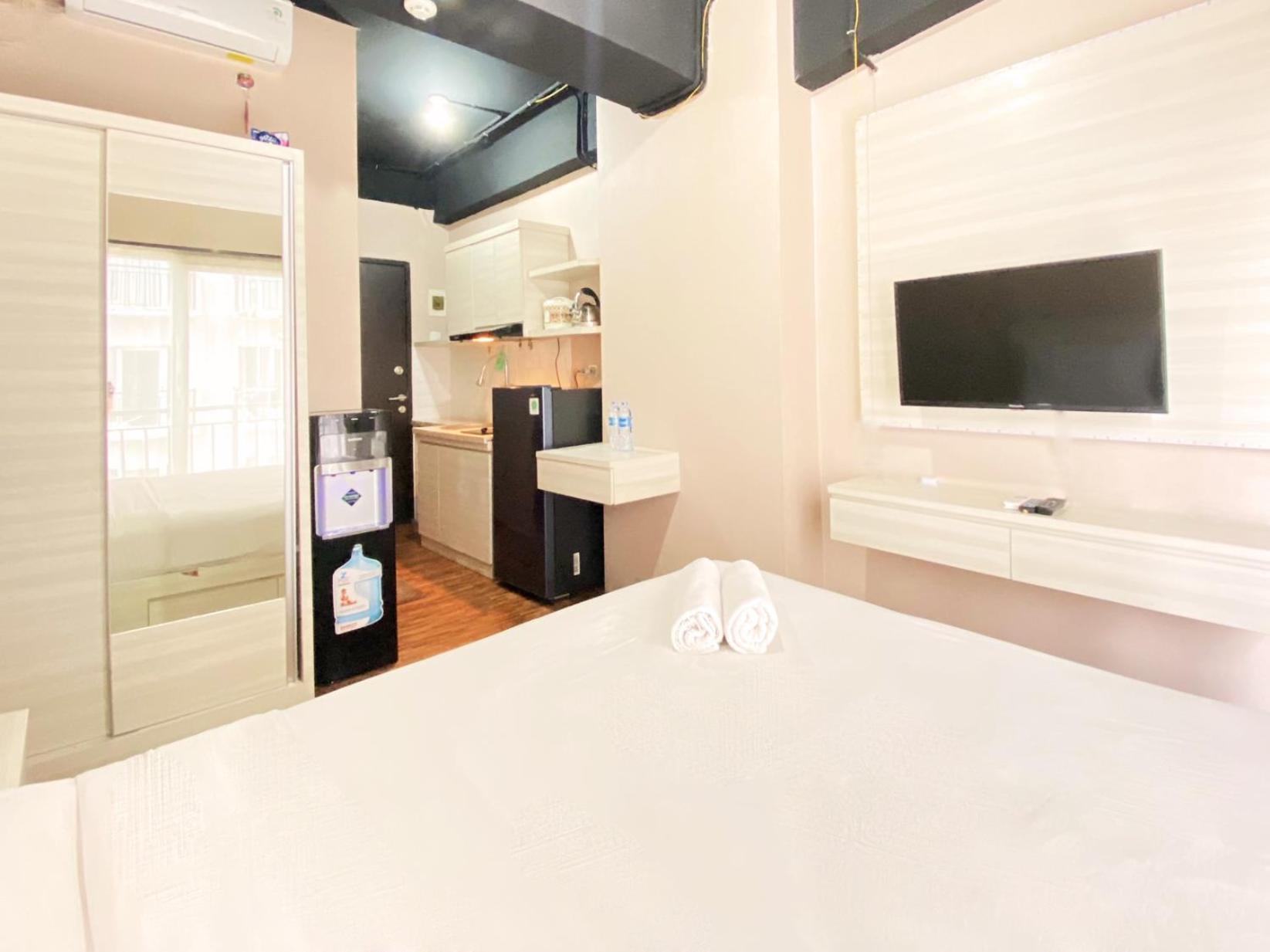 Apartemen Comfort Minimalist At 3rd Floor Grand Afrika By Travelio